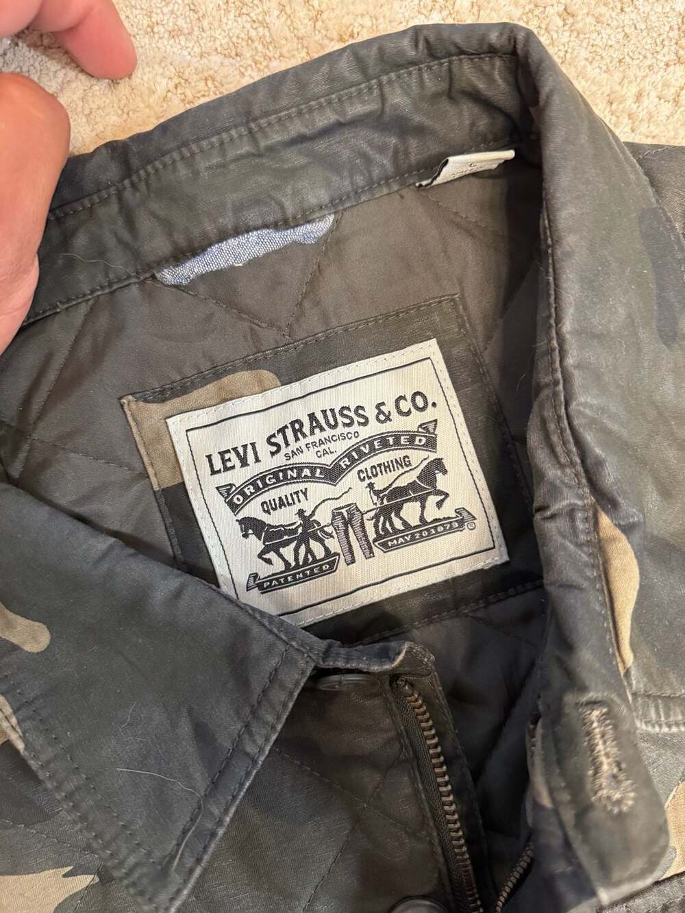 Levi's Men's Camouflage Diamond Quilted Shirt Jacket - Picture 3 of 6